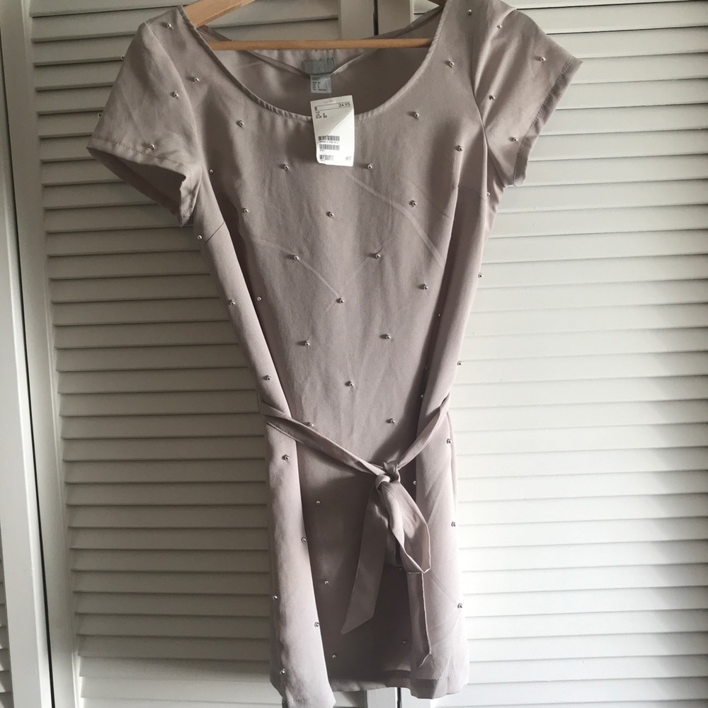 *Never Worn* H&M Tan Dress